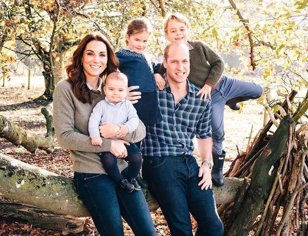 问江南“晴为何物”，你见过这些时尚品牌的雨衣、雨靴吗？