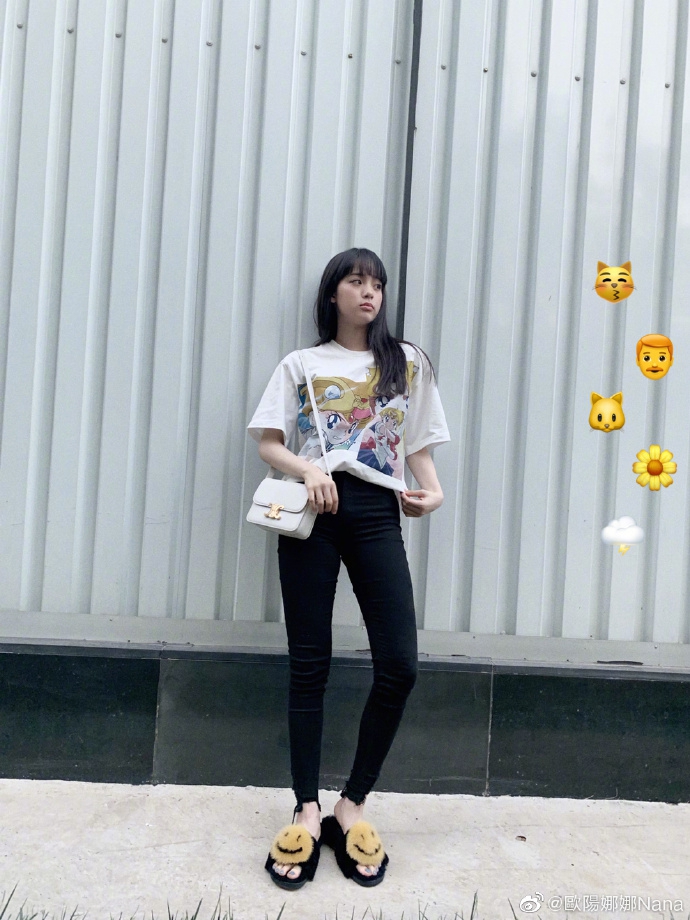 今年流行的t恤搭配减龄显年轻,今年最流行的减龄t恤白色