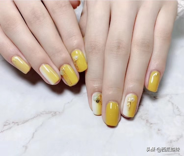 上班族干净耐看的美甲样式,2020最流行的美甲简单好看