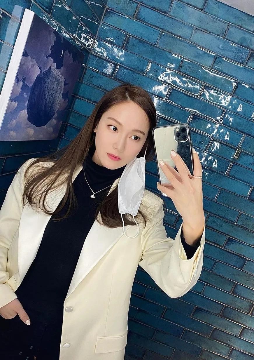 jennie穿搭冬香奈儿,求jennie同款衣服