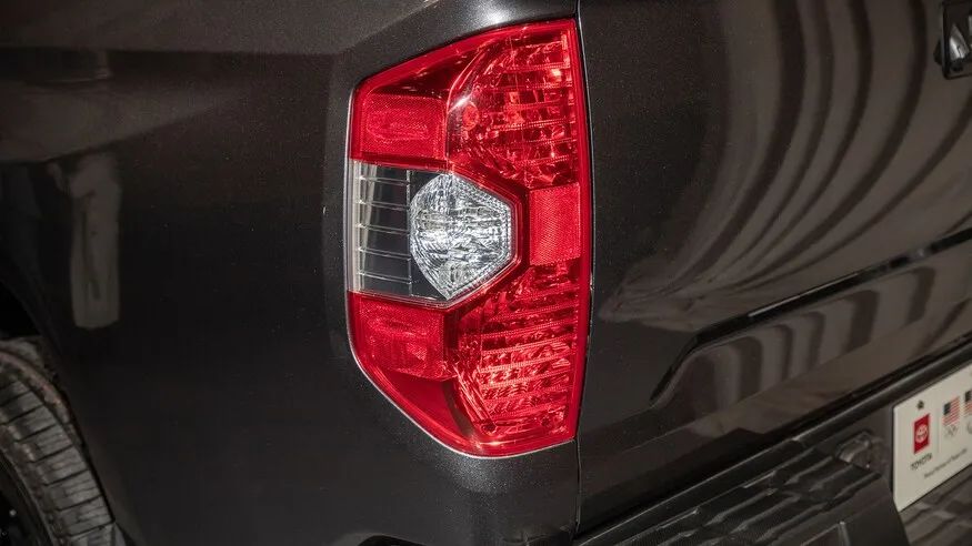 丰田皮卡坦途2022款价格几个色,丰田皮卡tundra美版