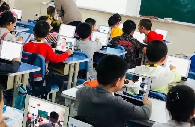 官方回应学校强制学生买平板,中小学强制学生买平板