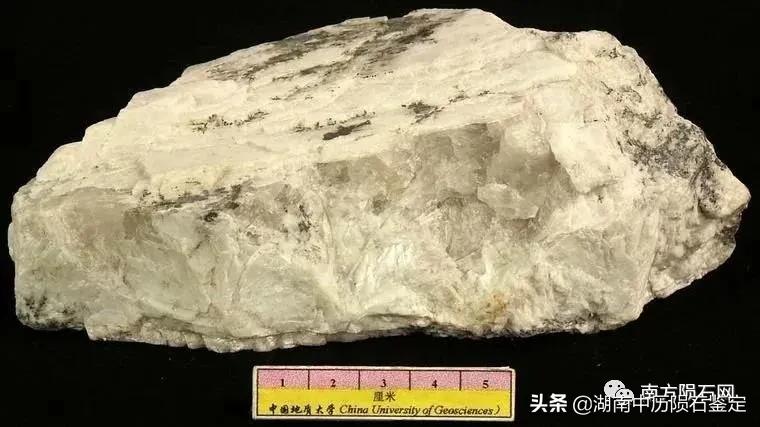 月球陨石与地球矿石的区别,月球陨石和矿石有什么区别