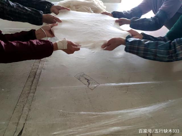 怎么选牛仔面料衣服质量,牛仔衣服面料的介绍