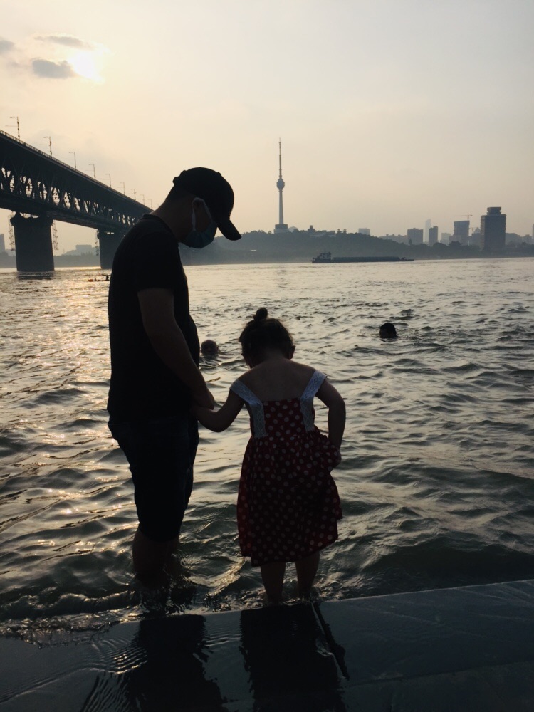 带着小姐姐游武汉,北京小姐姐五一游玩武汉