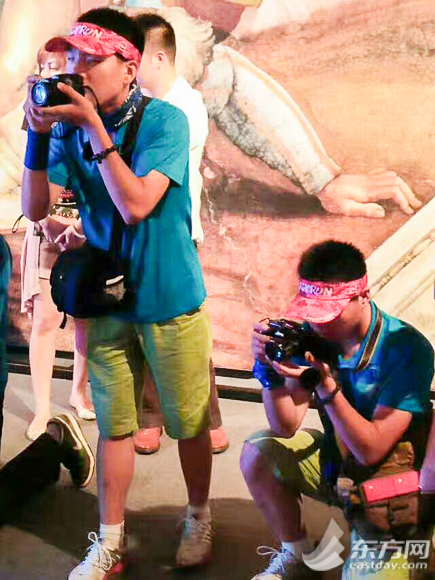 踢球、跑马、摄影样样都行探秘沪上盲人兄弟俩20岁的灿烂年华