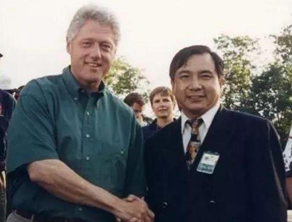 第一个买法拉利的男人，蹲过板房，但一生低调捐款6.3个亿