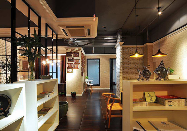 一楼房子光线暗如何处理,屋内墙壁颜色如何选择