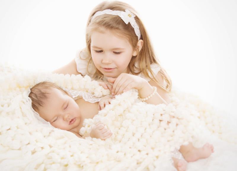 婆婆总喜欢把宝宝弄醒,婆婆总是叫醒婴儿