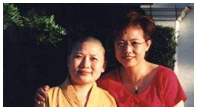 李娜退出歌坛的原因,唱青藏高原的李娜现在干什么