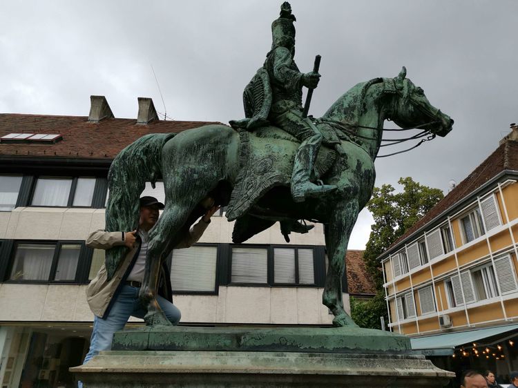 匈牙利的首都,当年陈强曾到此,两个儿子取名“布达”“佩斯”