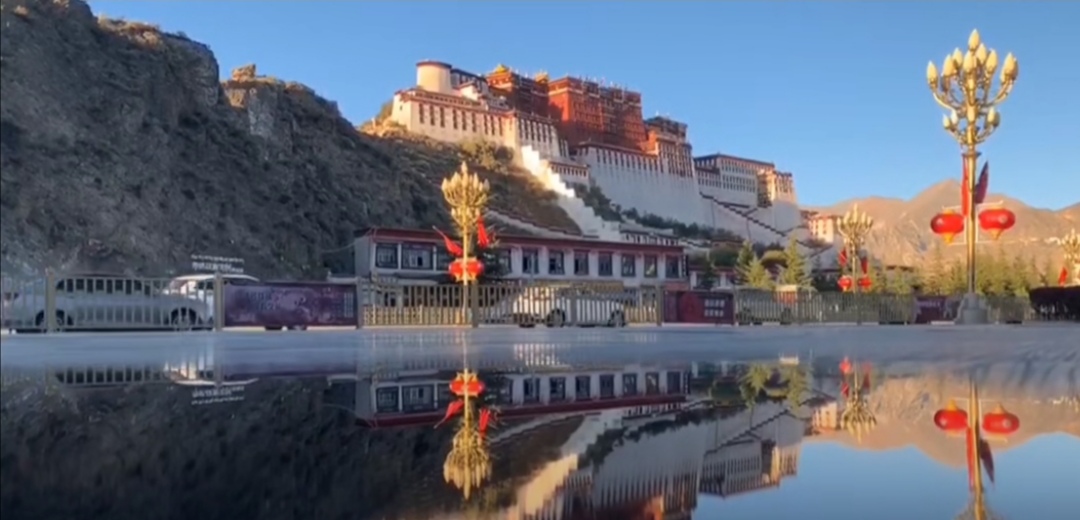 藏族女子当足球队长,藏族女孩当足球队长