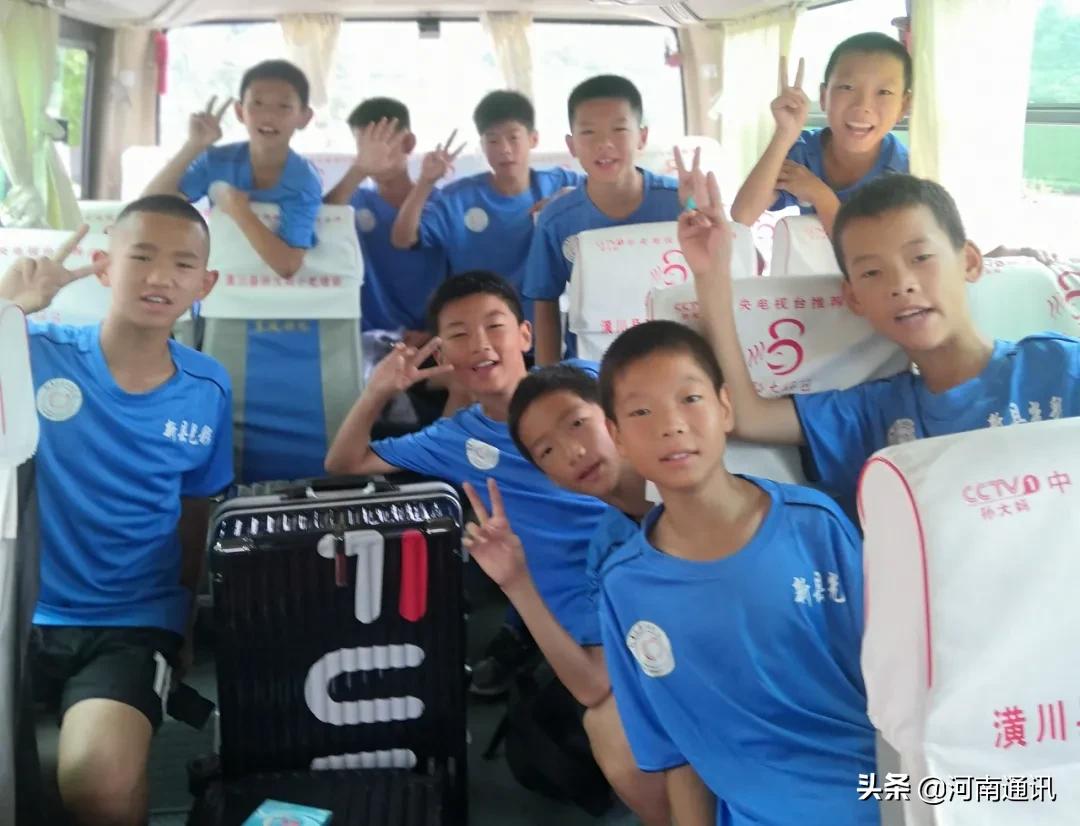 新县光彩实验学校足球队：跃马再踏新征程千里出战“省长杯”