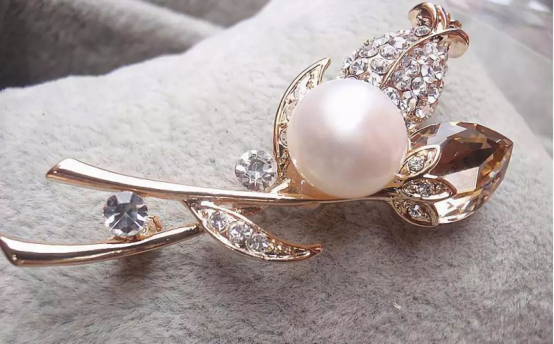 有的宝石璀璨闪亮有的却暗淡无光，你知道什么原因么？