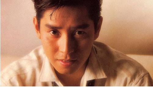 70岁的天王像个老顽童，中秋之夜很是搞怪，他的一生就是个传奇