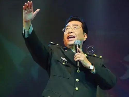 1990年，“歌王”李双江娶小27岁娇妻，没有想到23后竟被儿子坑惨