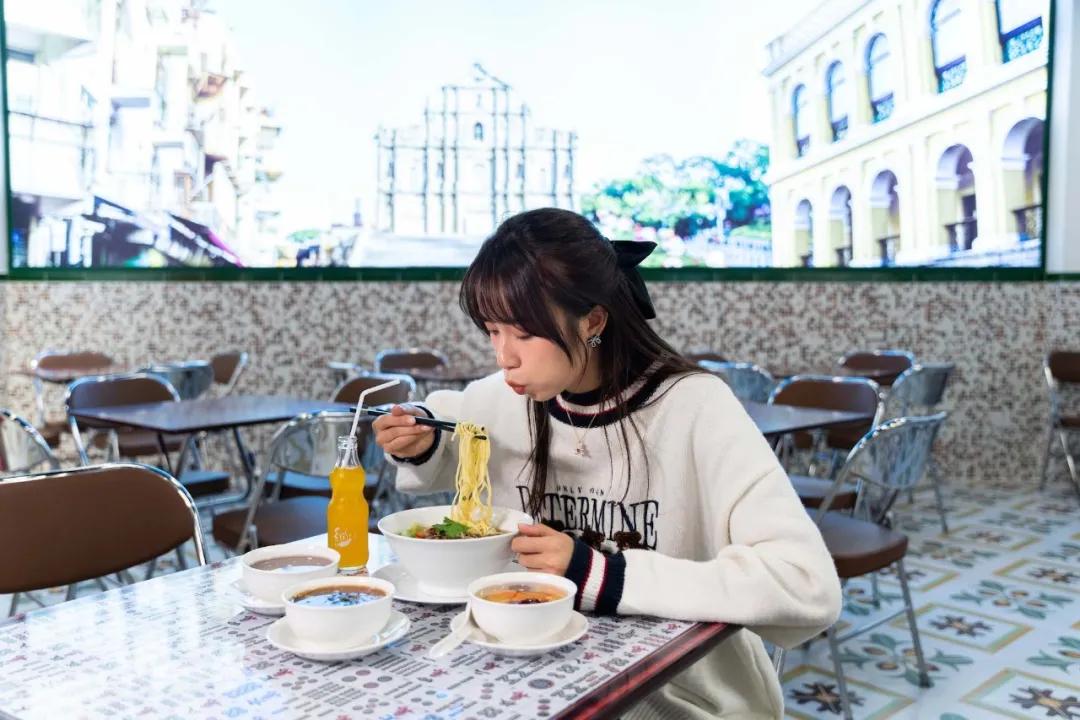 日夜不同科技感，春节潮玩创新方