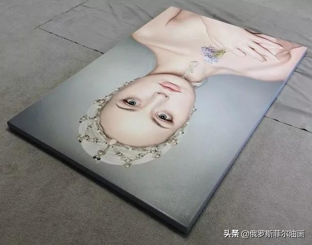 美女画家画美女，怎么看怎么美，看着她的画呼吸都要停滞了