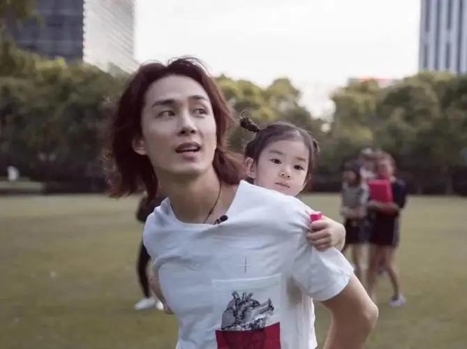 “一公”结束,哥哥们各自精彩,八个部落的队长,谁最受欢迎呢?