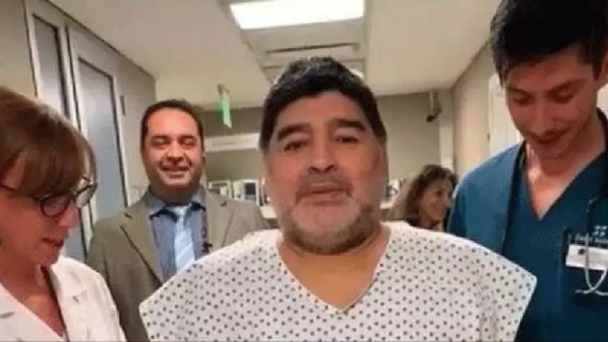 马拉多纳当教练惹争议,球王马拉多纳的传奇一生