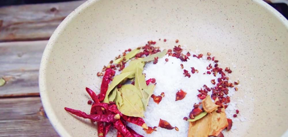 腌制腊肉放盐的正确方法,腌腊肉时需要放多少盐