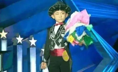 刘浩存看易烊千玺眼神,易烊千玺看王源演唱会