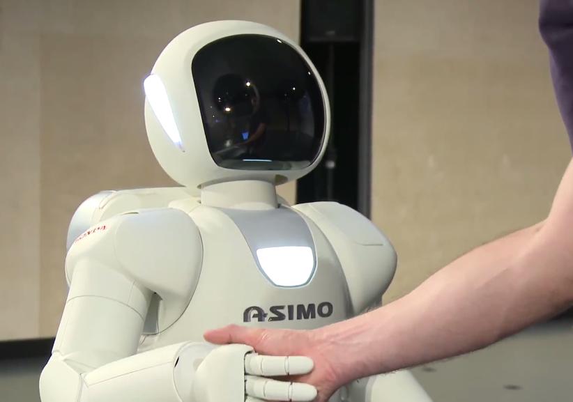 机器人玩转足球,智能踢足球机器人