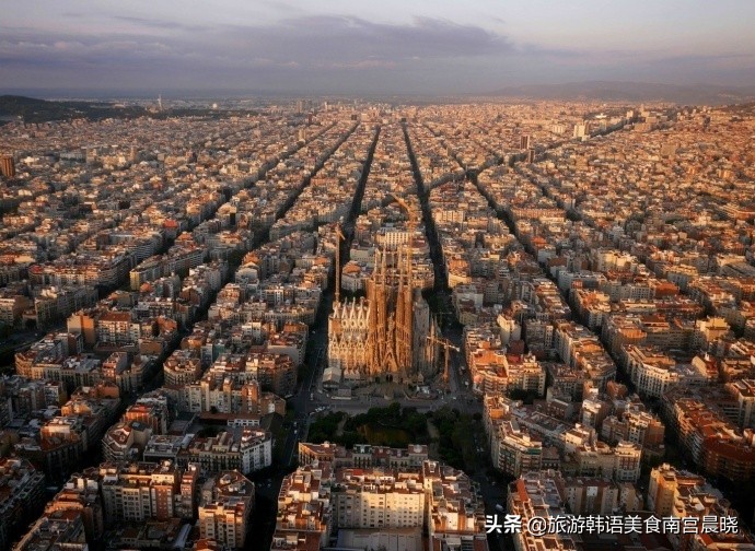 巴塞罗那海鲜饭梅西,巴塞罗那一座高迪之城