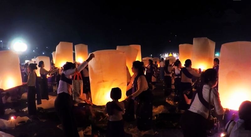 缅甸超大孔明灯,缅甸放飞孔明灯