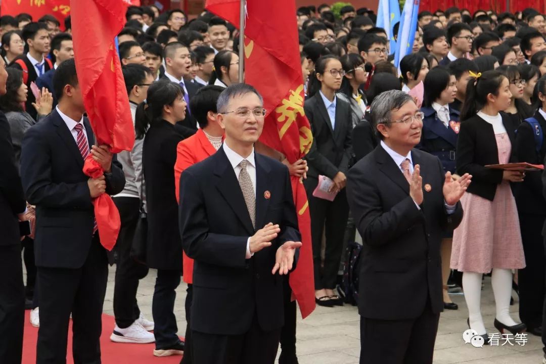 南宁二中成人礼，崇左一家长写给孩子的一封信，值得一看！