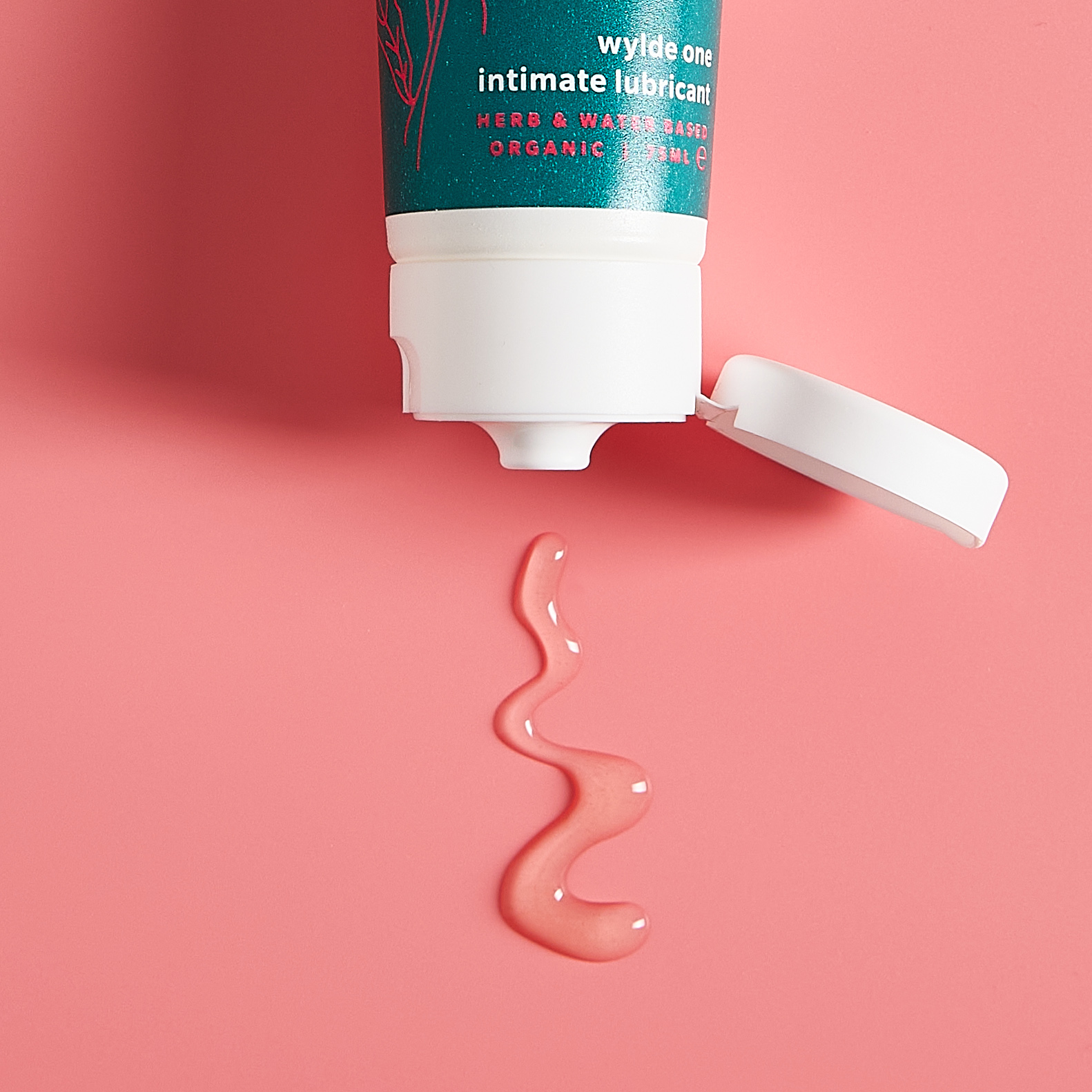 IntheWylde女性润滑剂品牌包装设计via:ClaireHartley