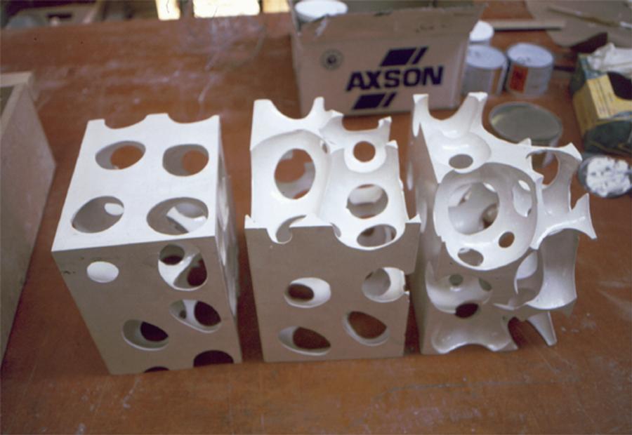 prada品牌墙,prada设计用色