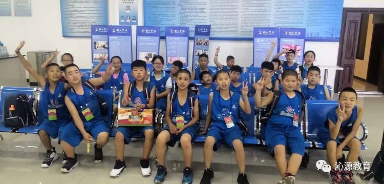 心怀篮球梦圆梦在铜仁——沁源县姚基金冠*队军**频获喜讯