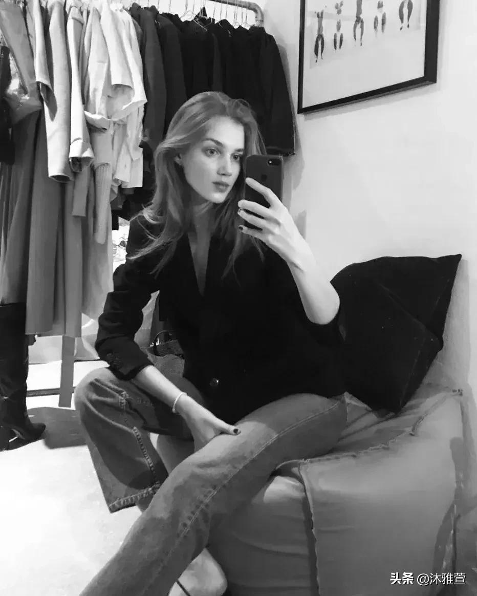 显瘦吊带直筒裤,你穿露肩吊带的样子