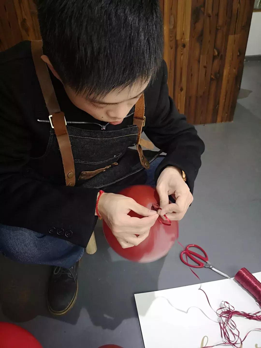 撒花瓣婚礼小哥哥,撒花小哥哥