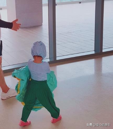 韩国童装潮童穿搭背带裤子,春季时尚童装长裤