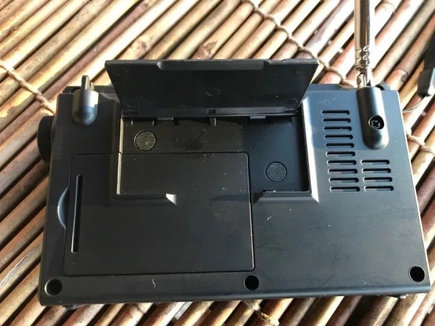 RADIWOWR-108一款全新的DSP短波便携式收音机，含航空和长波段