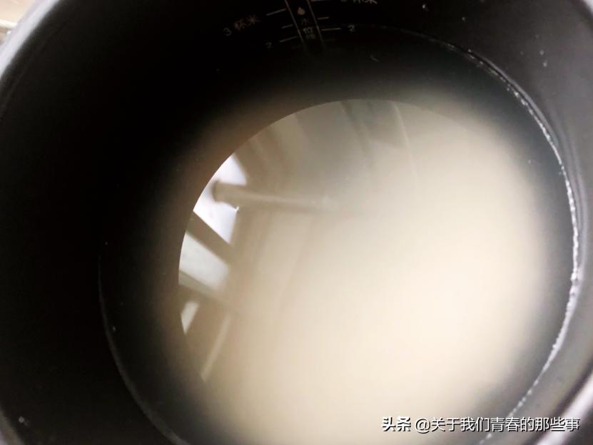 蒸米饭一半熟一半不熟,蒸米饭断电再蒸要加水吗