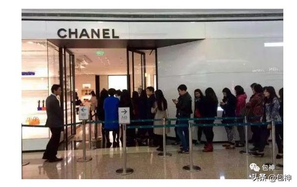 lv包包买真的好还是假的好,lv包包值得买吗