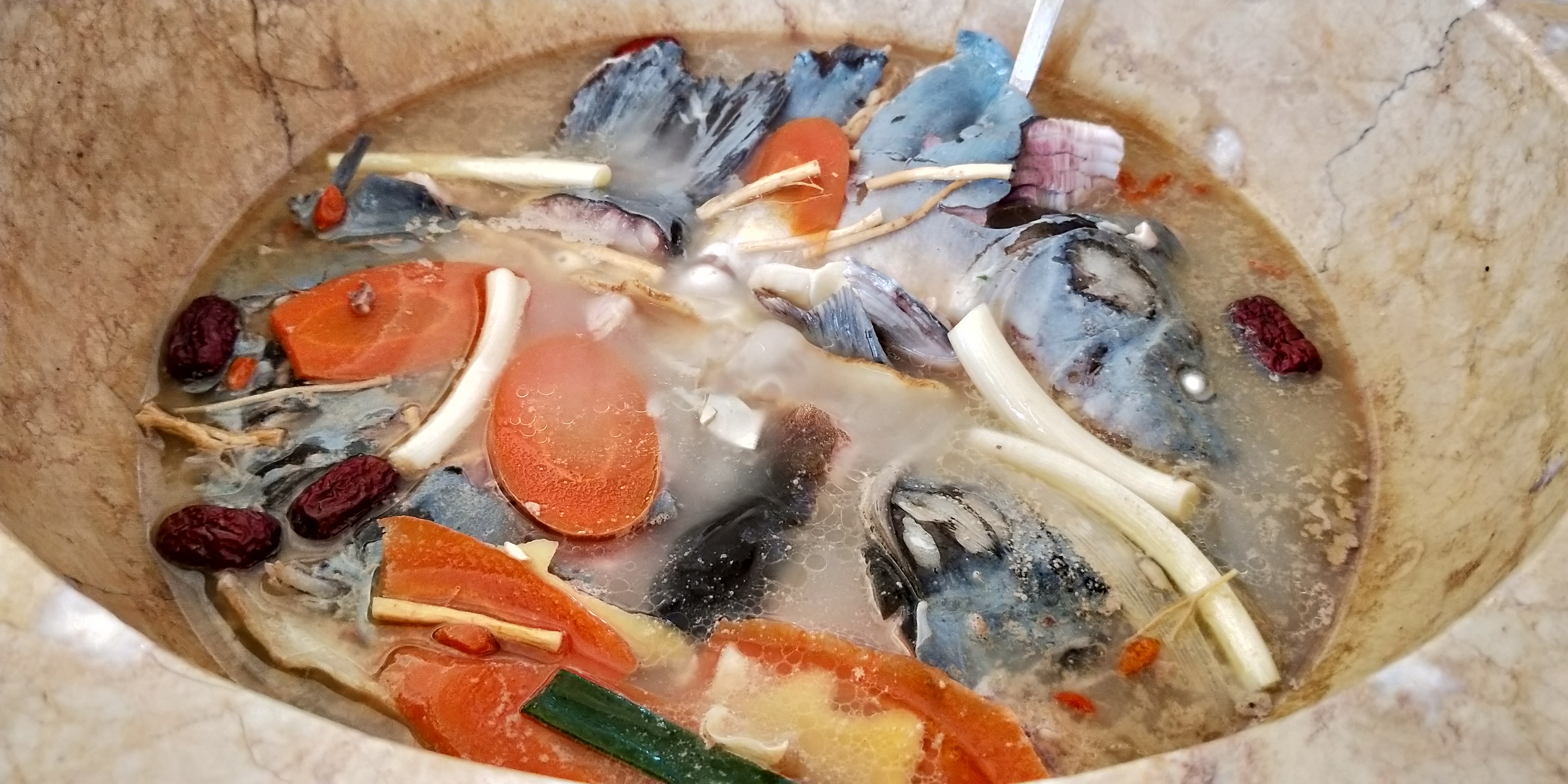 躲在草帽下的美味，吃过就上瘾，食客就算开车两小时车去吃也值得