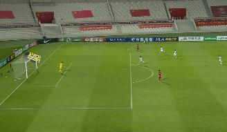 国足出线欢呼的场面,国足出线球迷落泪