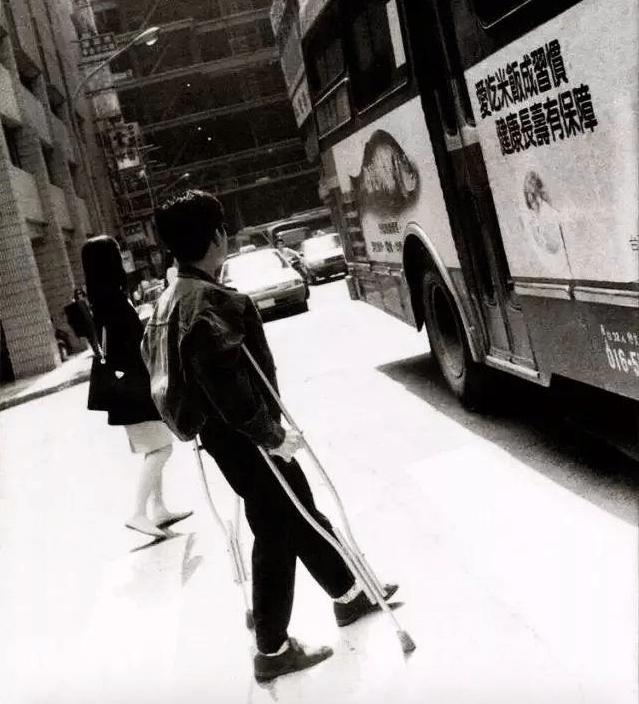 还记得唱《水手》的郑智化吗？隐退歌坛多年，如今怎么样了？