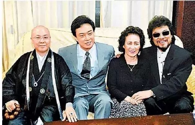 64岁费玉清告别歌坛，现场泪奔，万望珍重