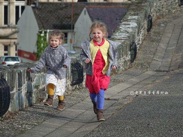 中国民乐奏响爱尔兰酒吧，老外听呆盛赞，纷纷热情款待博主