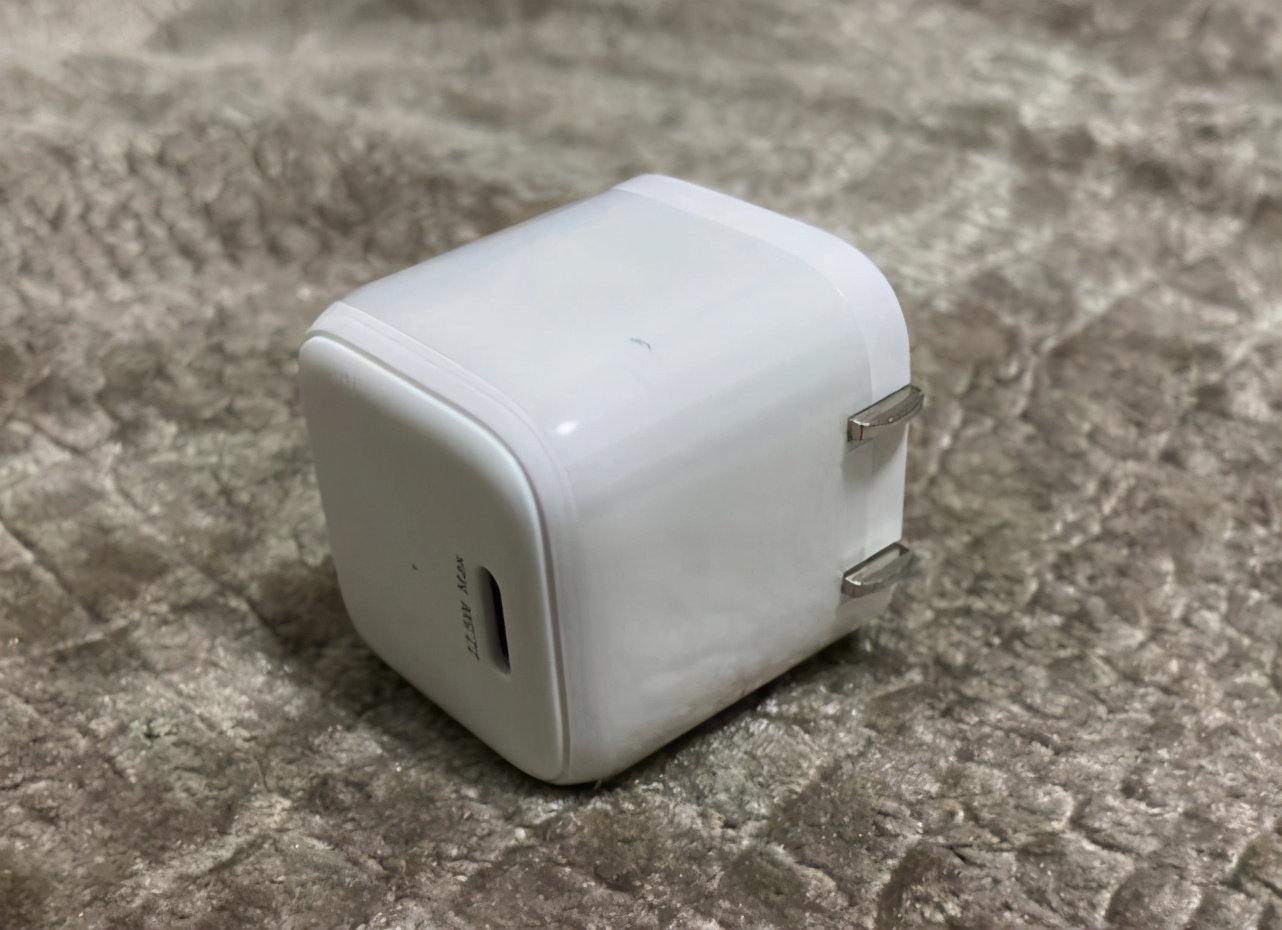 iphone12最好用的充电器,iphone12官方磁吸充电器