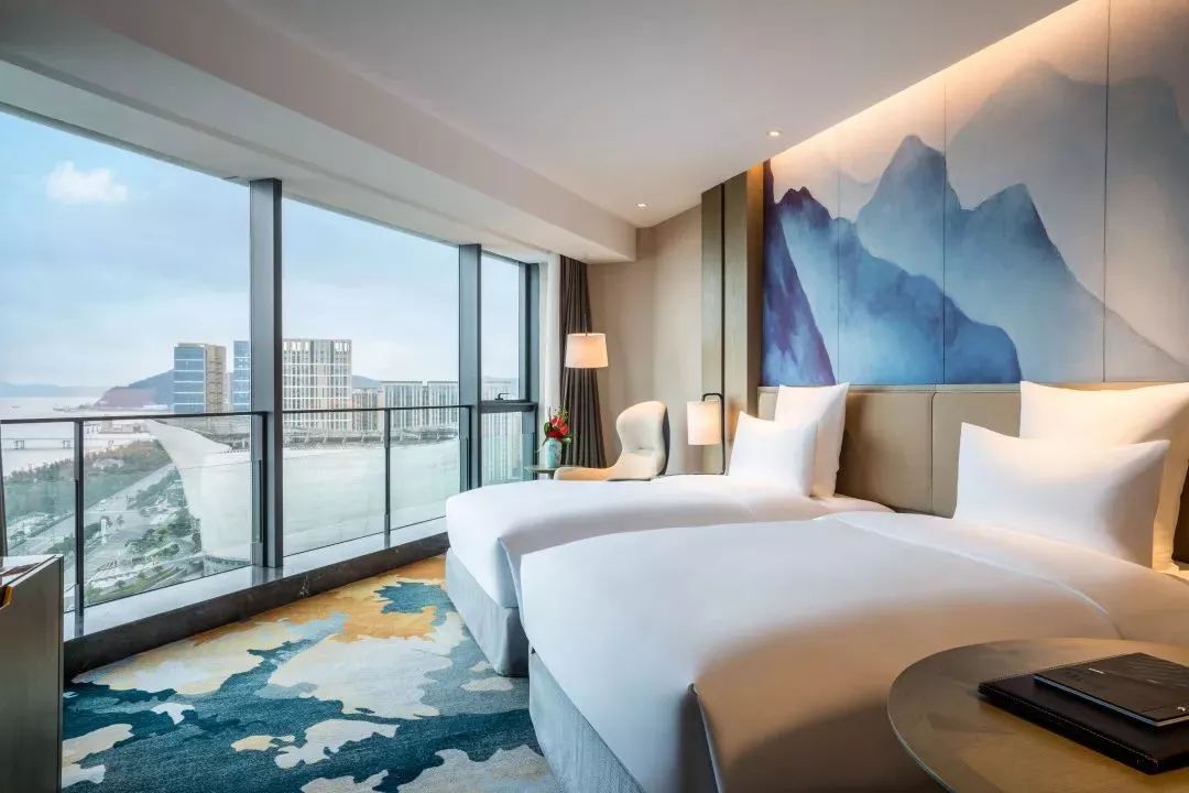 享受睡在床上看海,躺在床上看海的海景房