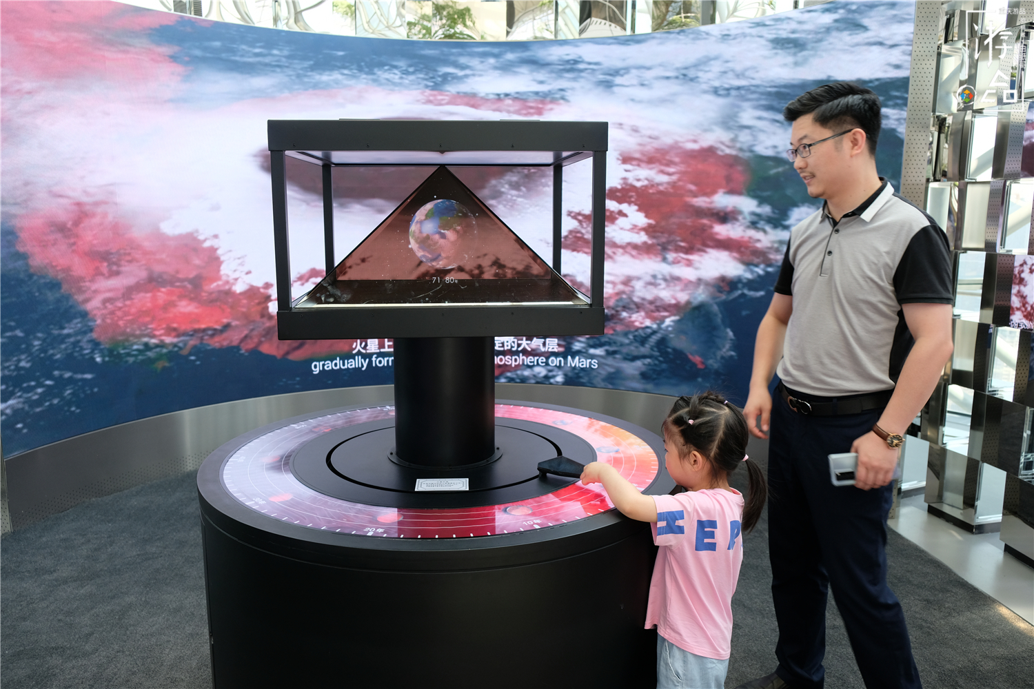 比上海东方明珠更贵，180元体验2小时，重庆来福士观景台值不值？