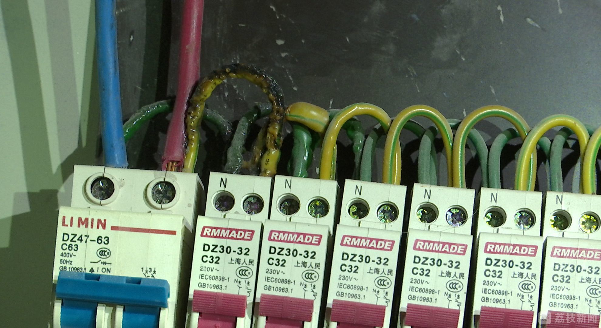 一家送电全楼停电是什么原因,一家漏电导致单元楼整个停电