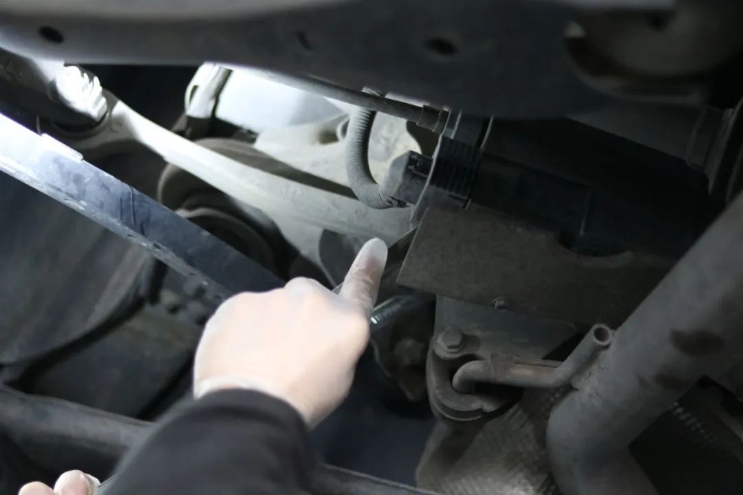 奔驰w221升级新款w222s450外观,老款奔驰w211e260翻新整备