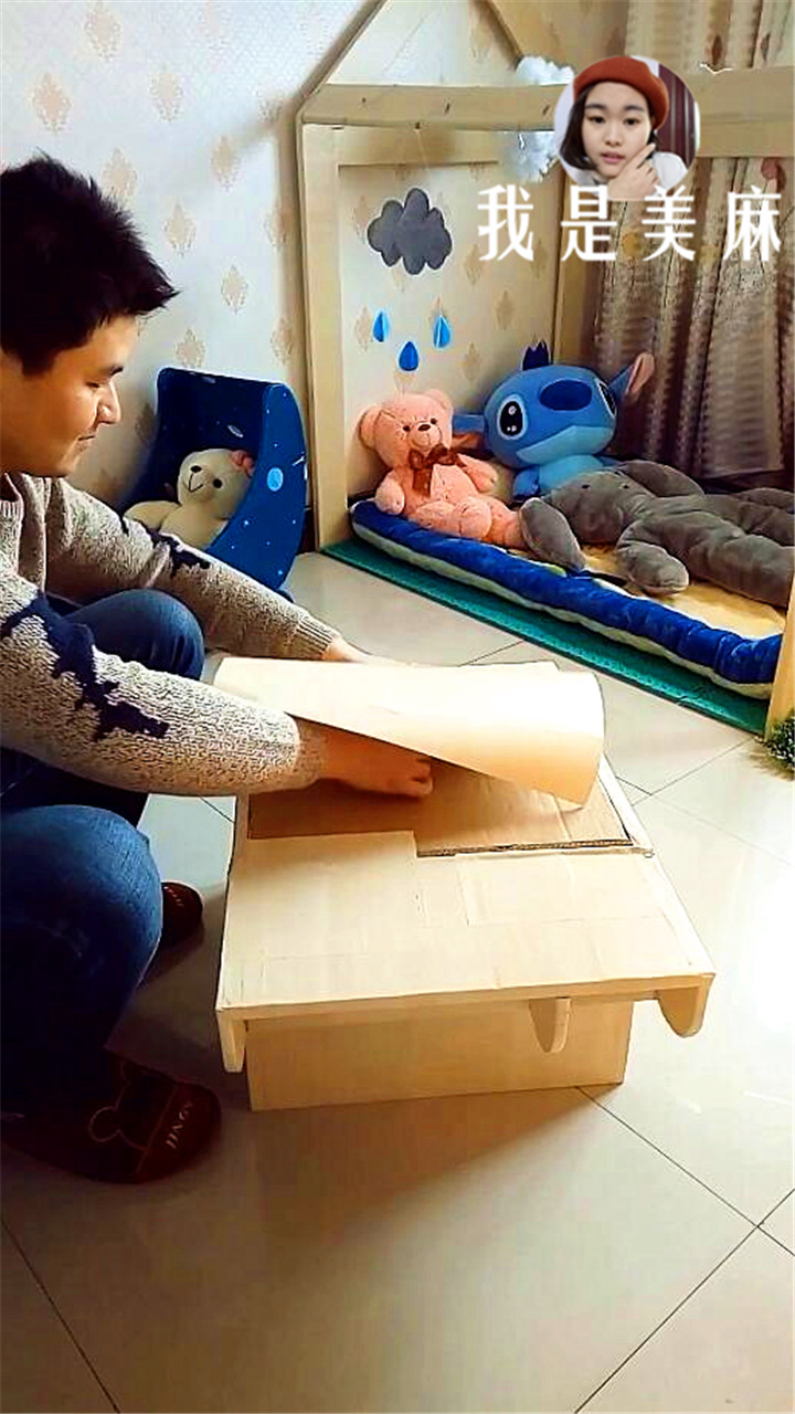 爸爸自制儿童书桌,废纸箱做书桌图片大全